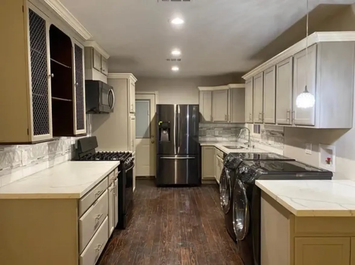 1614 1/2 Edwards St — Photo 1