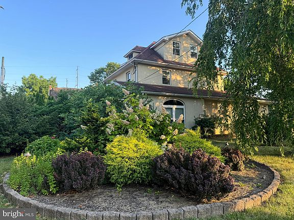 3rd image of 1221 Lincoln Ave