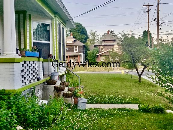 2nd image of 1661 Madison Ave SE