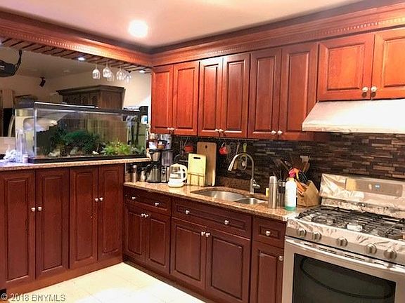 3rd image of 2880 W 31st St