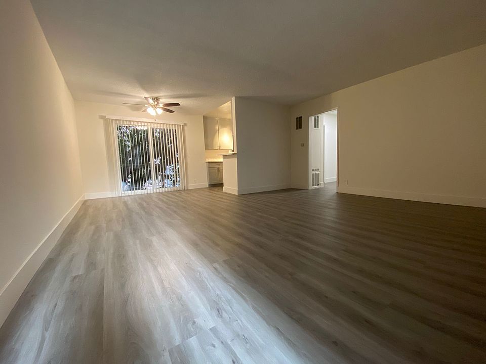 1st image of 1808 N Harvard Blvd #9