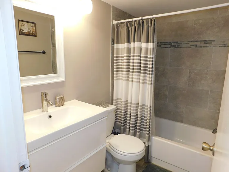112 Woodlands Ct — Photo 14