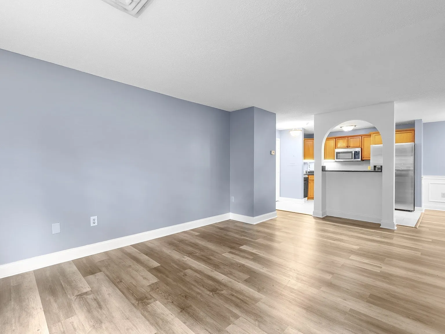 3 bed, 2.0 bath, 1163 sqft, $2,900 — Photo 2