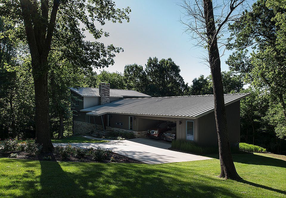 1st image of 1518 E Sussex Dr