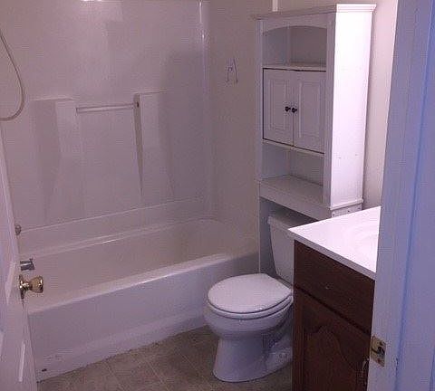 4th image of 218 W Park St