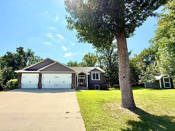 2nd image of 863 Whitetail Ln