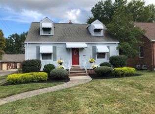 1375 Parkview Dr, Lyndhurst, OH 44124