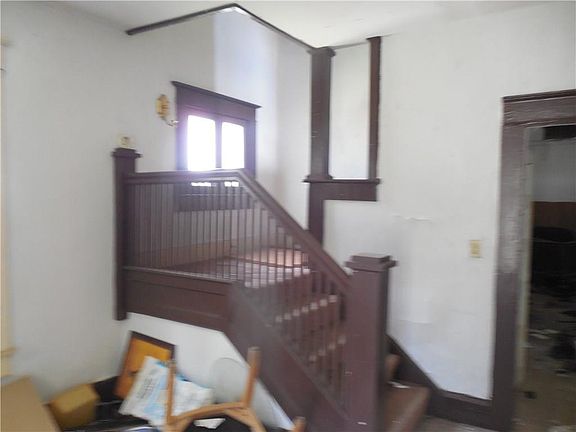 2nd image of 201 N Oakland Ave