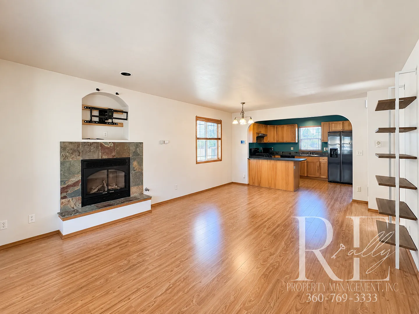 Spacious 3-Bedroom Wycoff Home | Bonus Room, Fireplace, Deck & 2-Car Garage — Photo 4