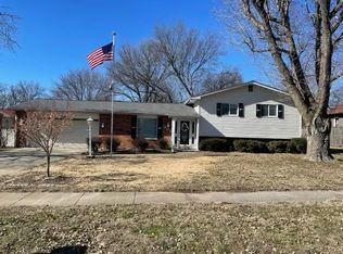 909 Missouri Ave, South Roxana, IL 62087