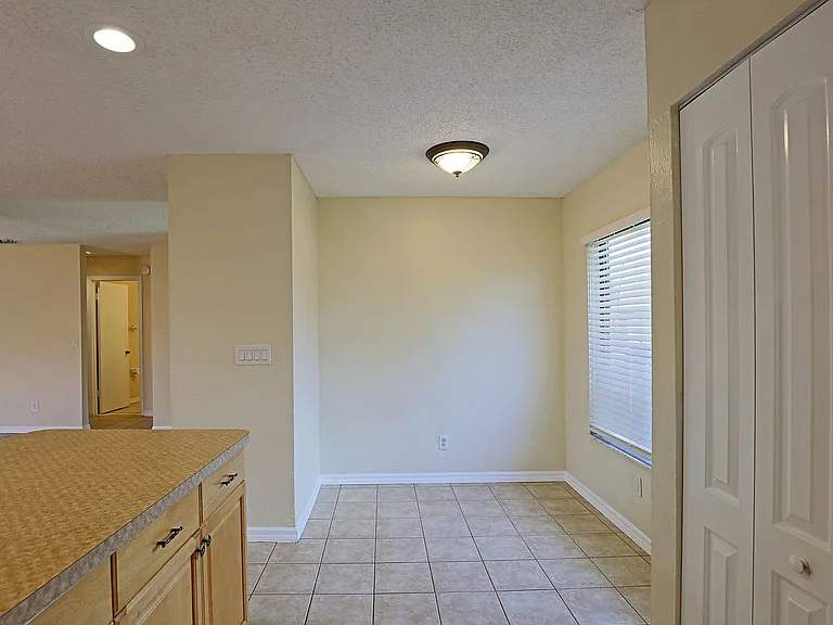 1420 Park Shore Cir #3 — Photo 9