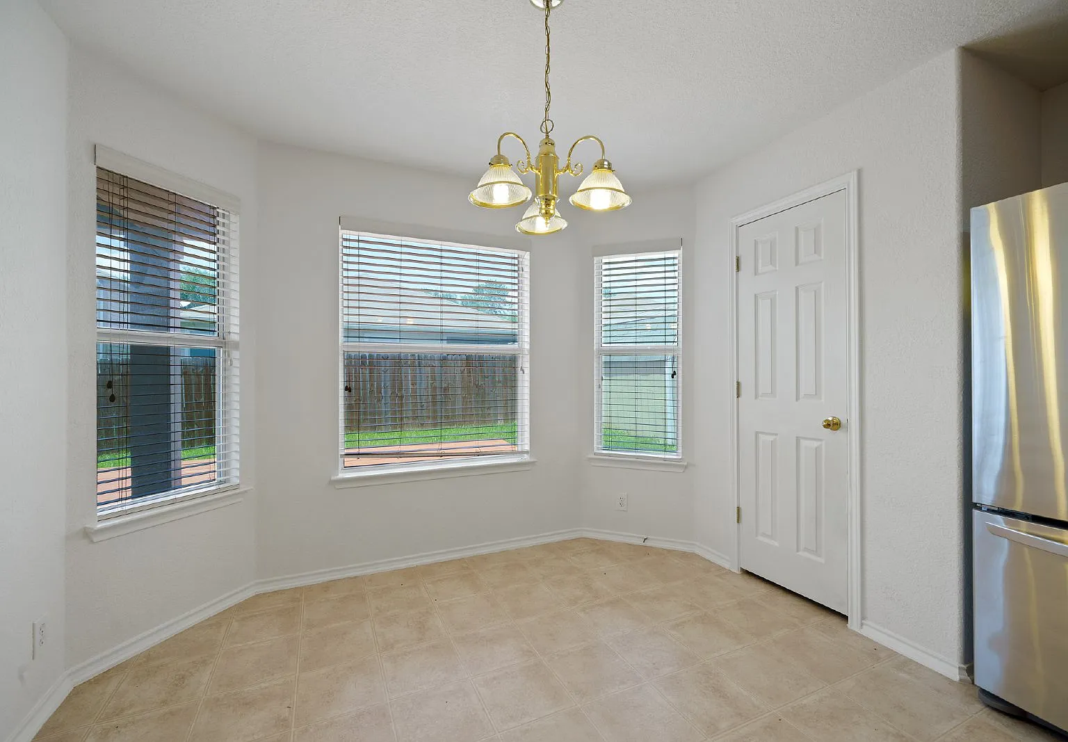 3 bed, 2.0 bath, 1549 sqft, $1,795 — Photo 4
