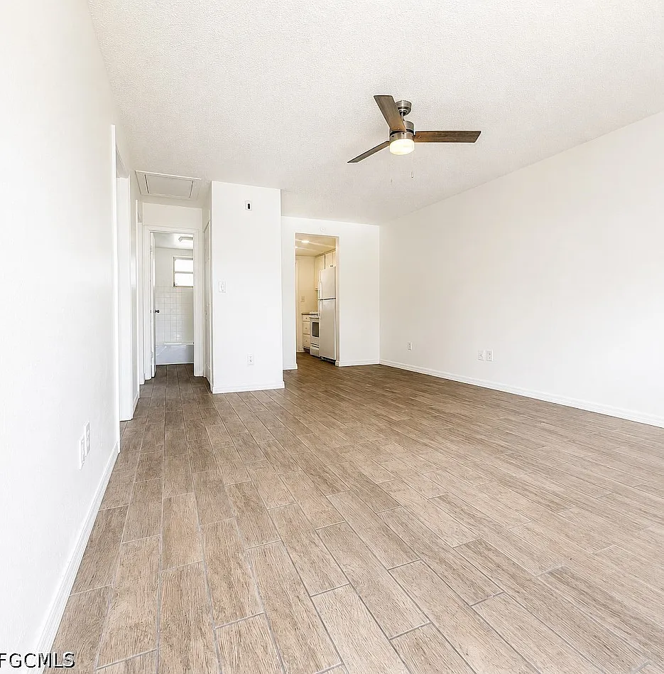 2 bed, 1.0 bath, 700 sqft, $1,095 — Photo 2