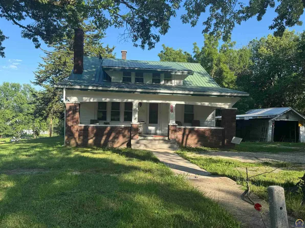 402 Locust St, Eskridge, KS 66423