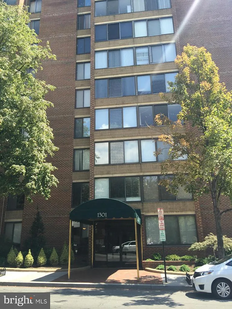 Central — Photo 1