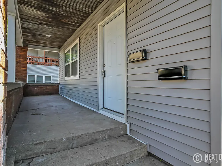 Lower unit porch
