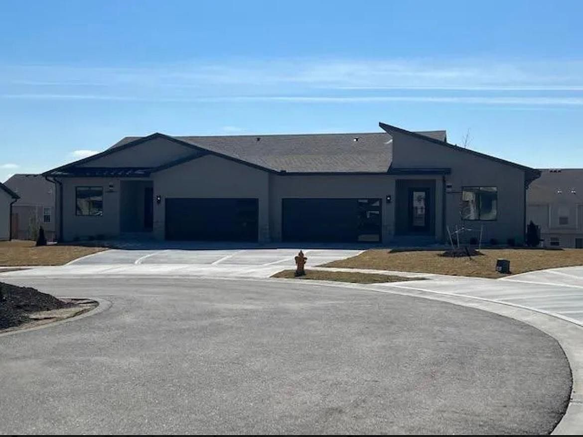 107 Oakwood Ct, Raymore, MO 64083 Zillow