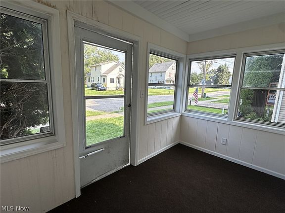 4th image of 881 Harbor St