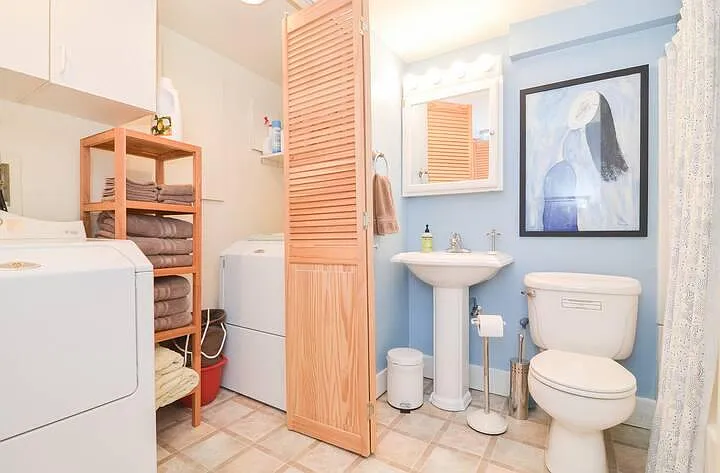washer/dryer in basement