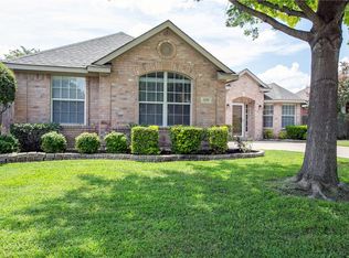 529 Edgeview Dr, Grand Prairie, TX 75052