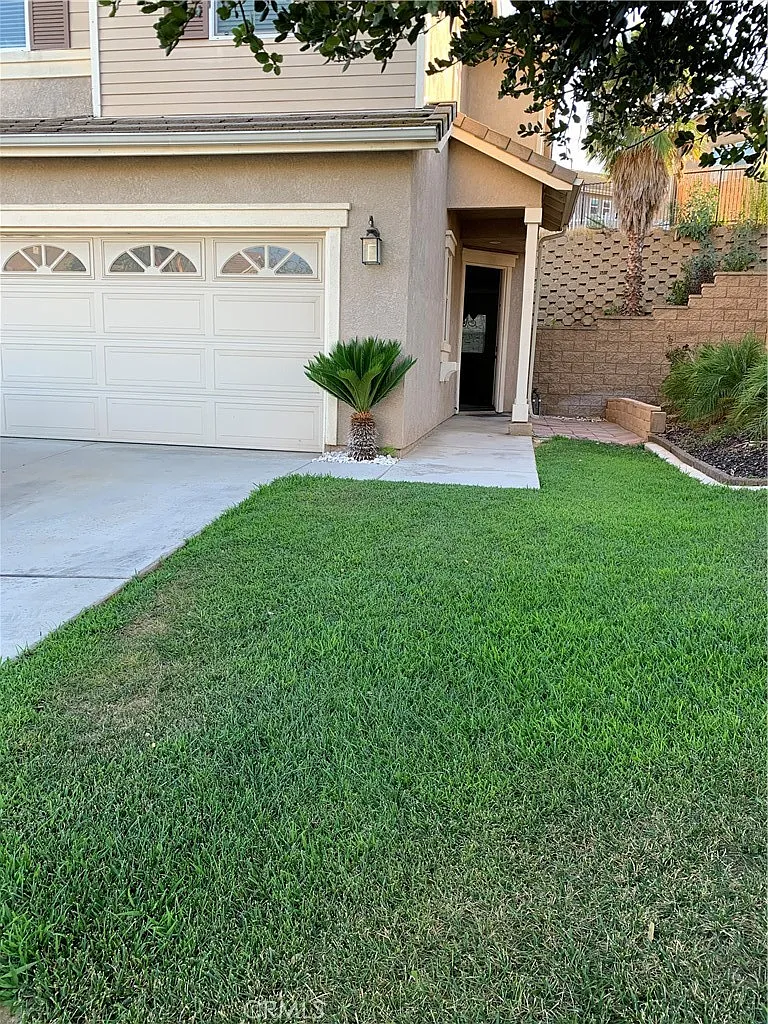 4 bed, 2.5 bath, 1859 sqft, $3,300 — Photo 2