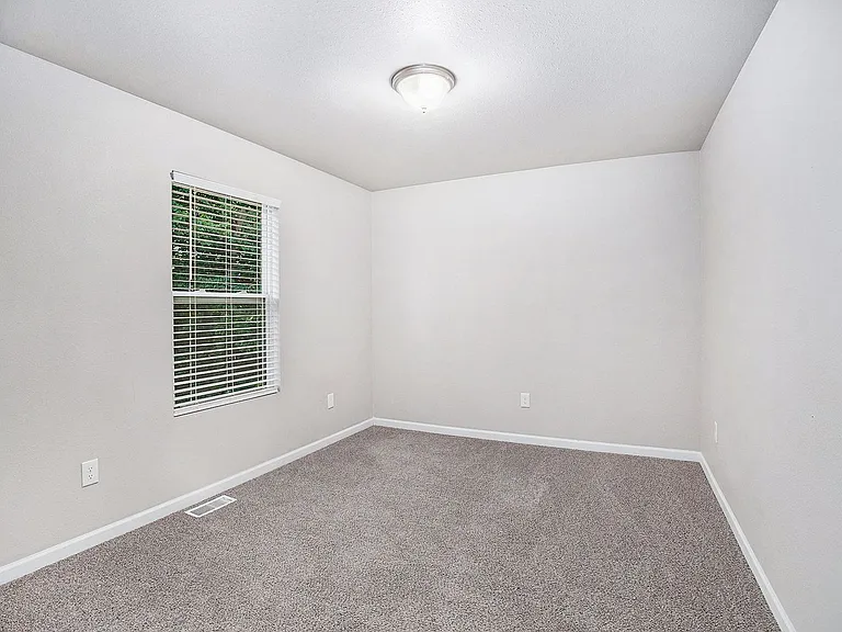 1048 Broken Ridge Dr — Photo 17