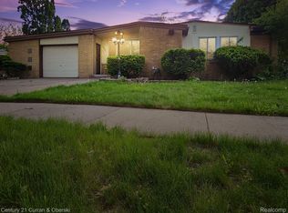 24161 Beverly St, Oak Park, MI 48237