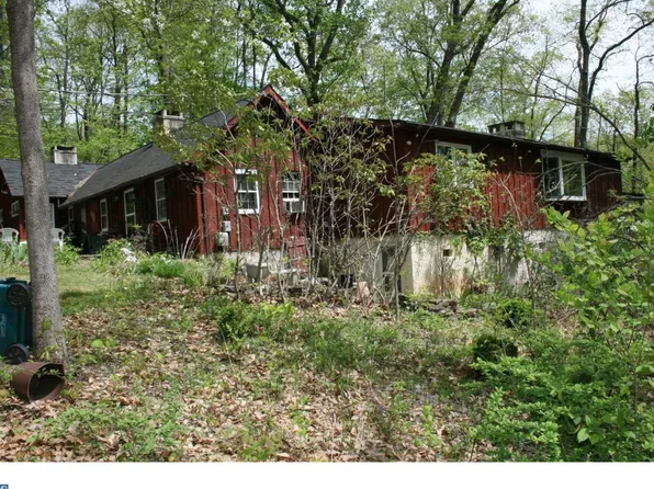 1517 Swamp Creek Rd, Pennsburg, PA 18073