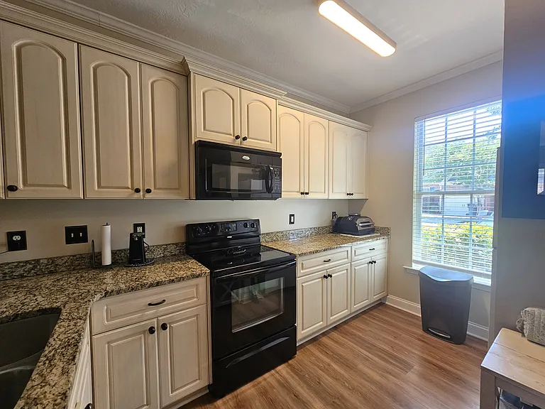 1413 Leigh Ct — Photo 6