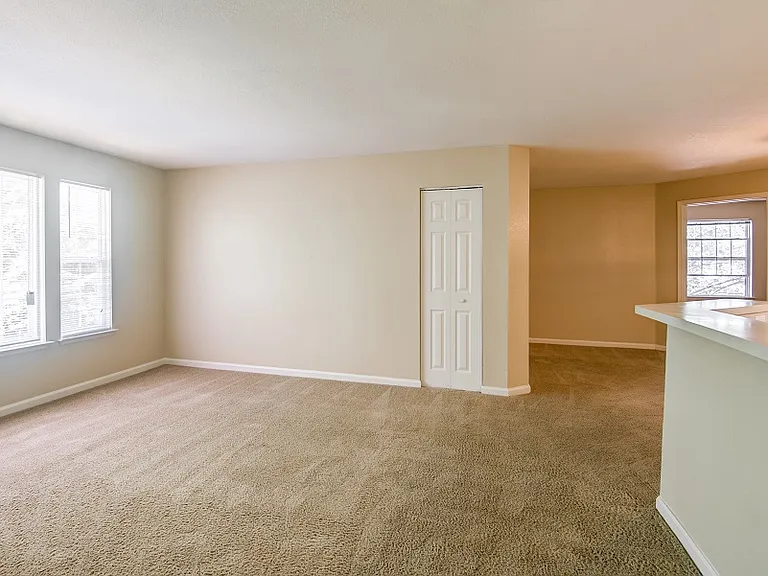 Laurel Pointe — Photo 6