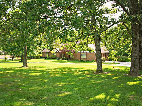 2nd image of 1480 Briarwood Dr