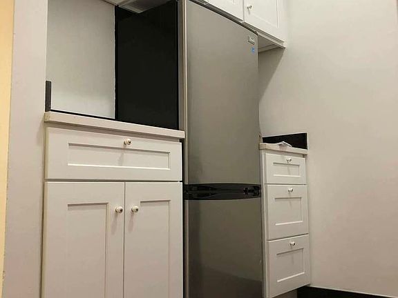 4th image of 313 E 89th St APT 4A