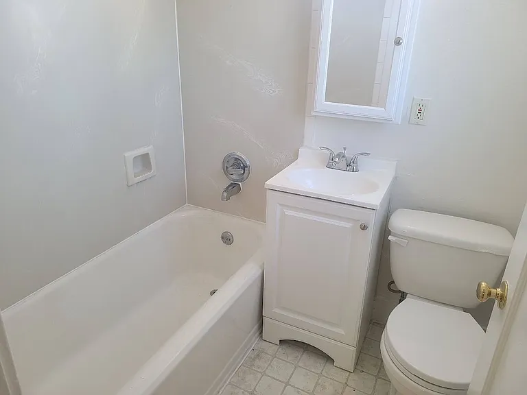 115-117 Santa Barbara Ave #115 — Photo 8