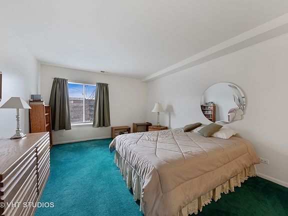 5th image of 909 E Kenilworth Ave Unit 323