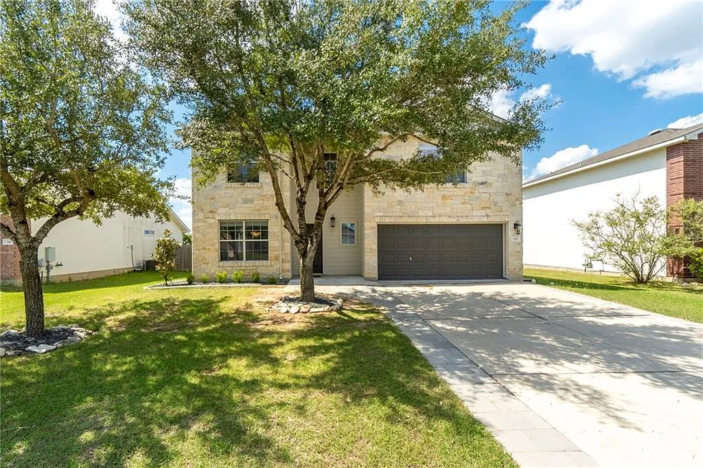 4 bed, 2.5 bath, 2101 sqft, $2,500 — Photo 1