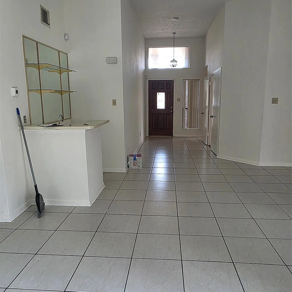 3 bed, 2.0 bath, 1862 sqft, $2,000 — Photo 2