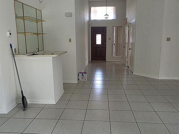 2nd image of 7803 La Rochelle Cir