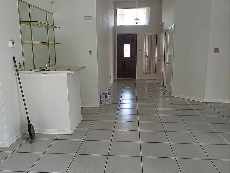 7803 La Rochelle Cir — Photo 2