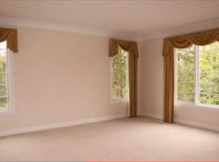 513 Larkins Ln, North Barrington, IL 60010