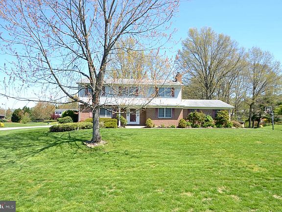 2nd image of 9 Debra Dr