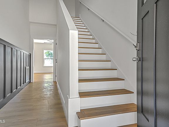 5th image of 403 Wicklow Dr
