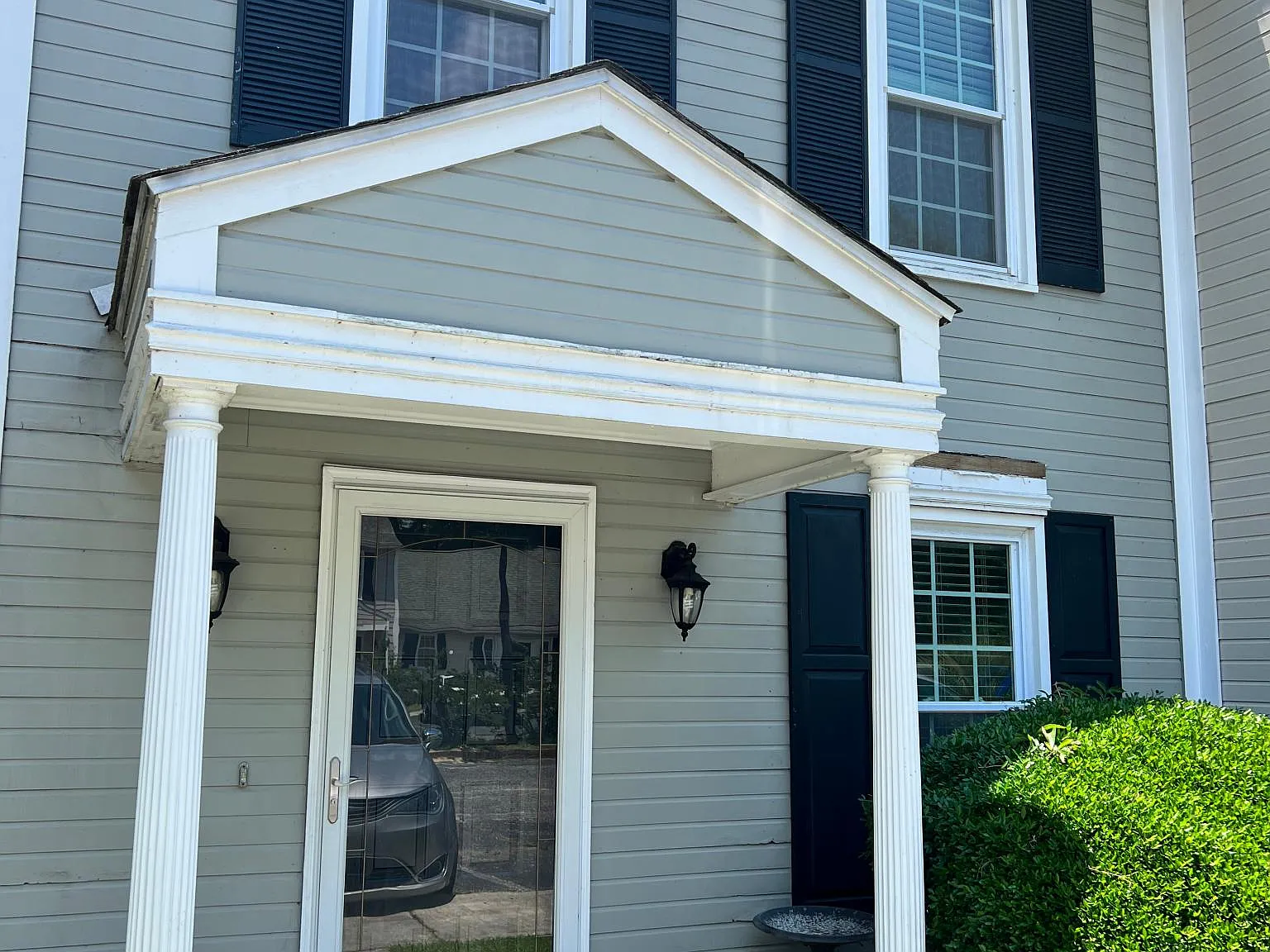 700 Coventry Ln — Photo 2
