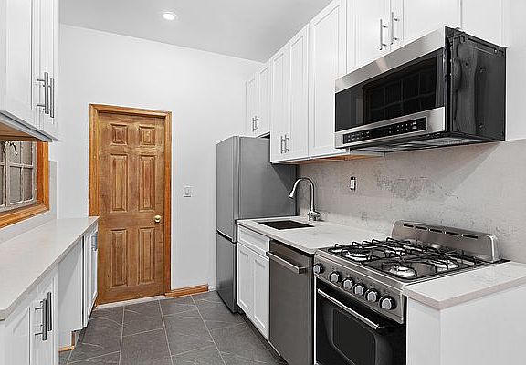3rd image of 213 E 88th St APT 1D