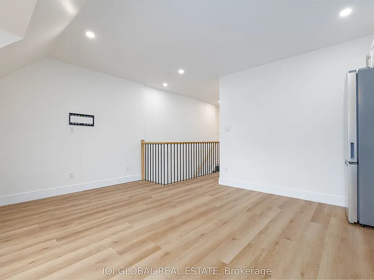 1502 Dufferin St #3 — Photo 6