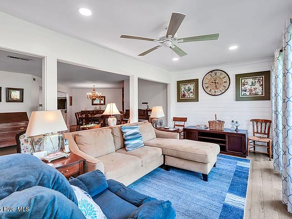 5th image of 718 Azalea Drive #453