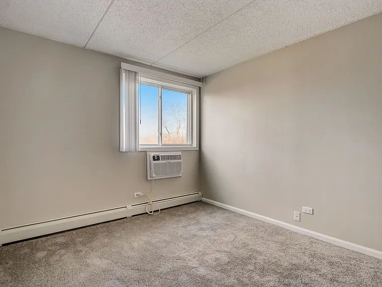 Bartlett Court Apartments — Photo 10