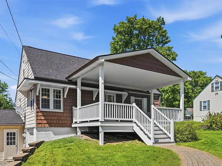315 South Dr — Photo 2
