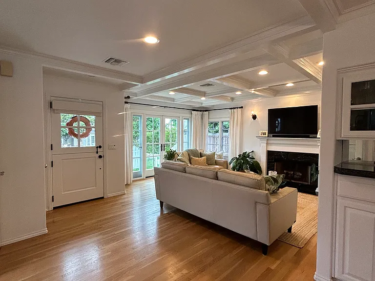 5537 Bellevue Ave — Photo 4