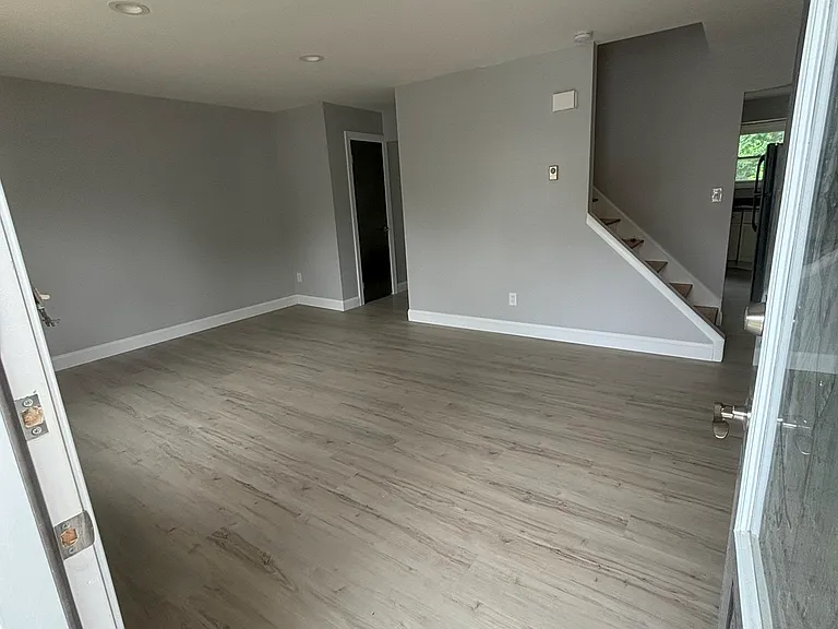 5684 Greens Dr — Photo 1