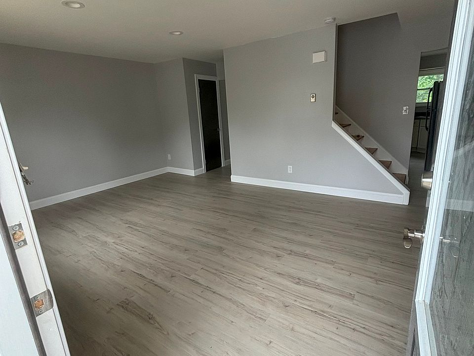 1st image of 5684 Greens Dr